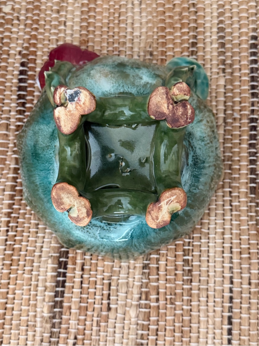 Vintage Majolica Style Lotus Bowl with Frog Accent - Picture 6 of 7